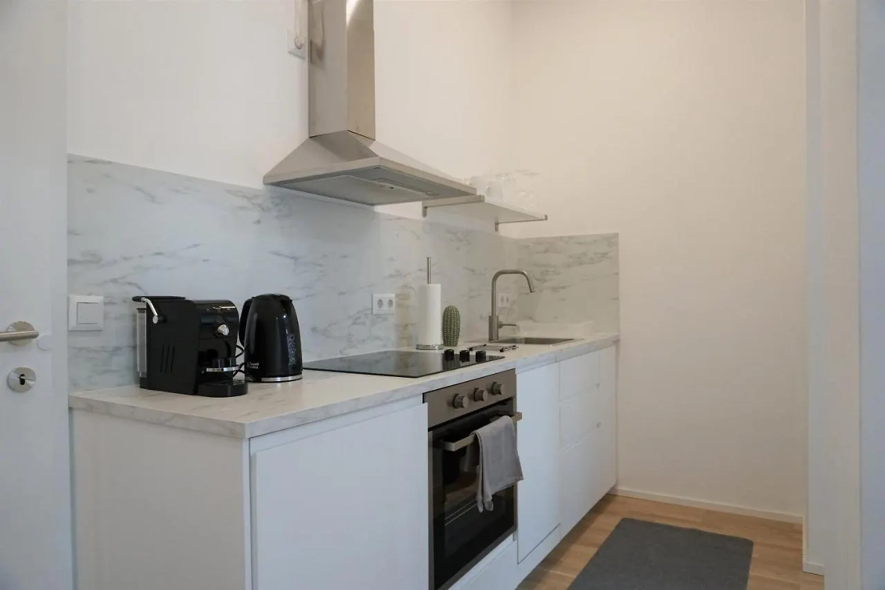Modern 2Br Apartments - Full Kitchen - Schoenbrunn Area - 15 Mins To City Center Vienna