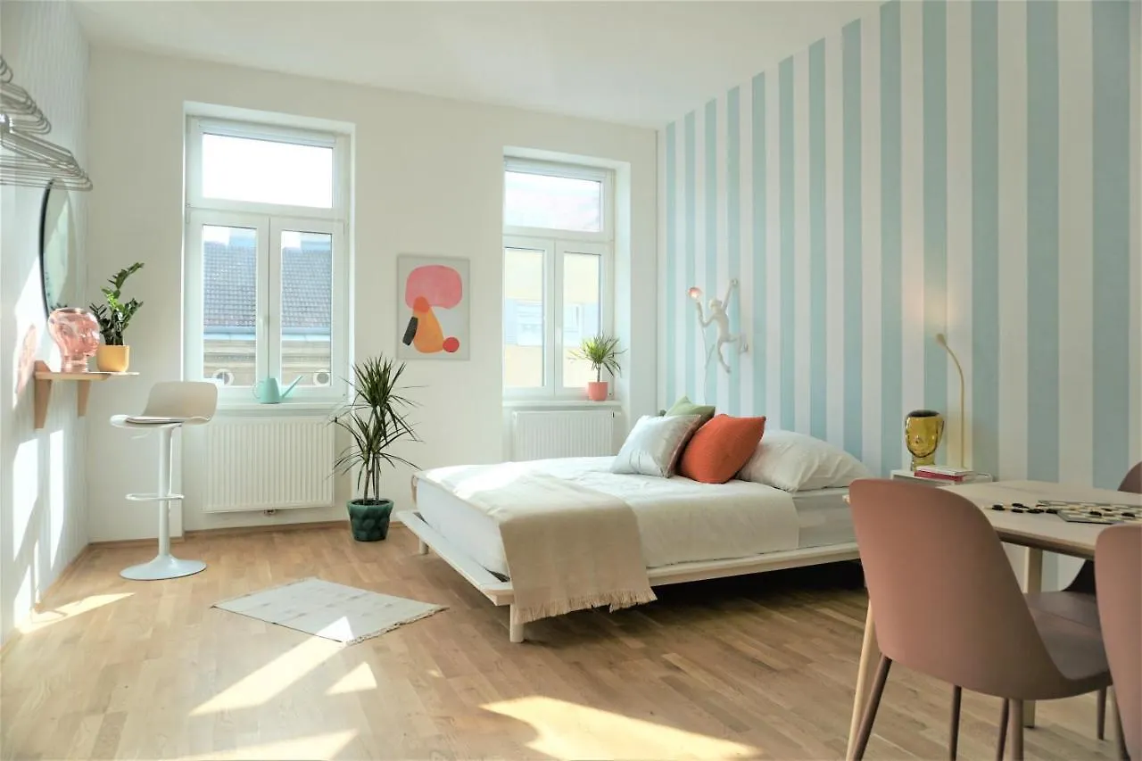 Modern 2Br Apartments - Full Kitchen - Schoenbrunn Area - 15 Mins To City Center Vienna Austria