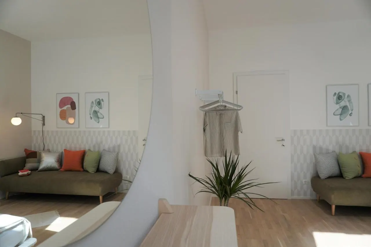 Modern 2Br Apartments - Full Kitchen - Schoenbrunn Area - 15 Mins To City Center Vienna