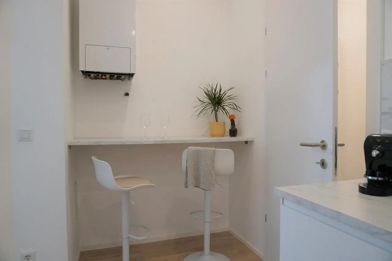 Modern 2Br Apartments - Full Kitchen - Schoenbrunn Area - 15 Mins To City Center Vienna 0*,