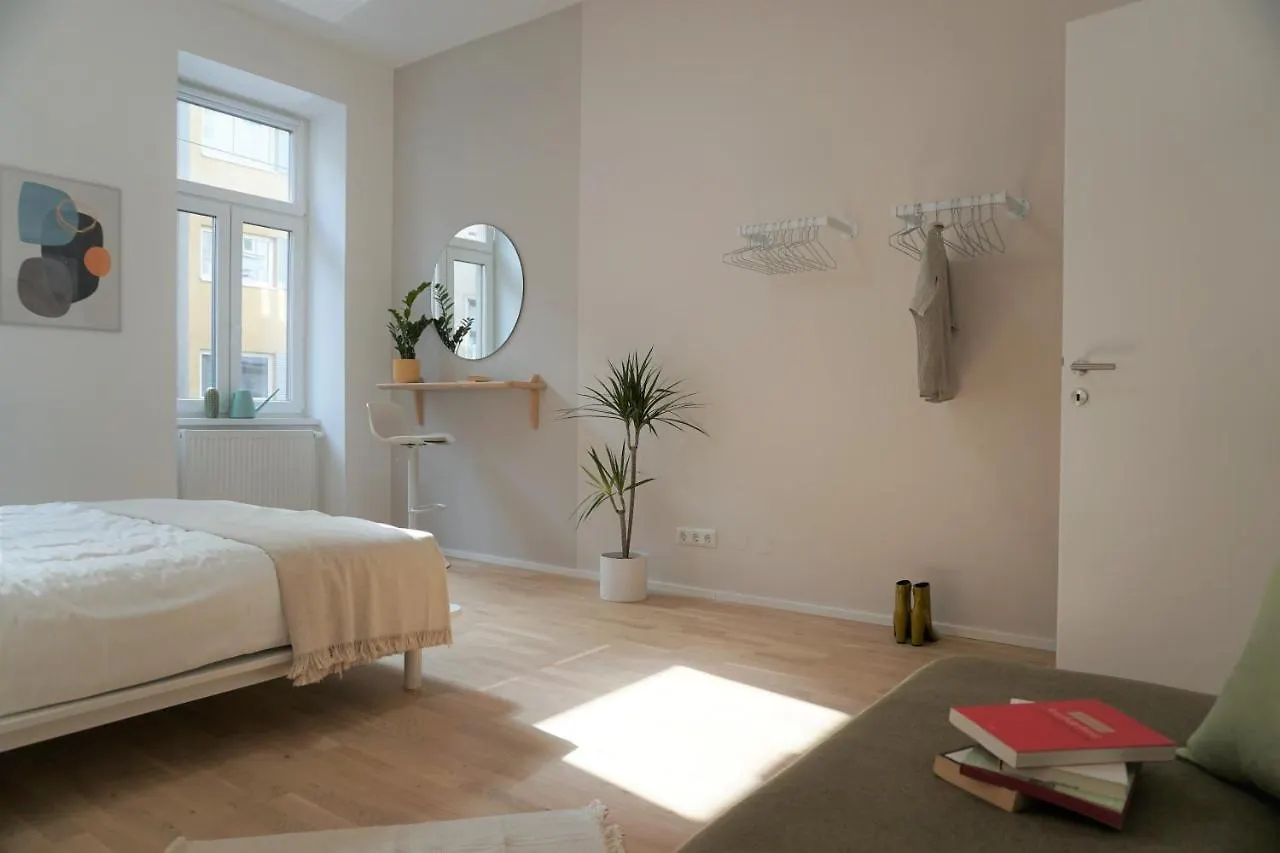 Modern 2Br Apartments - Full Kitchen - Schoenbrunn Area - 15 Mins To City Center Vienna Austria
