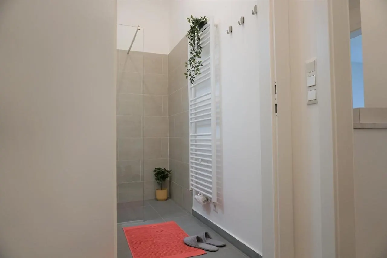 Modern 2Br Apartments - Full Kitchen - Schoenbrunn Area - 15 Mins To City Center Vienna