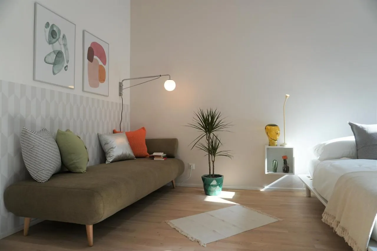 Modern 2Br Apartments - Full Kitchen - Schoenbrunn Area - 15 Mins To City Center Vienna Austria