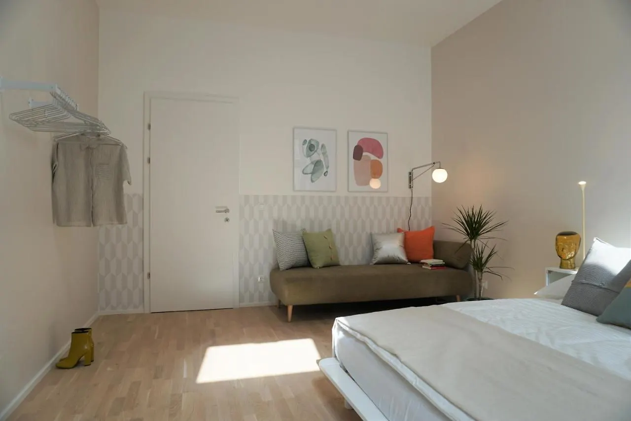 Modern 2Br Apartments - Full Kitchen - Schoenbrunn Area - 15 Mins To City Center Vienna