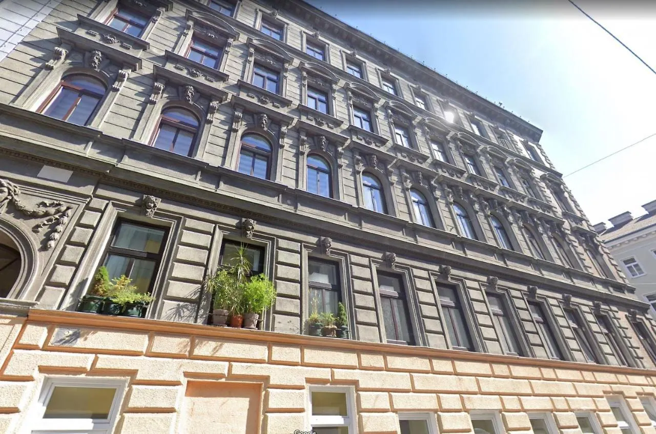 Modern 2Br Apartments - Full Kitchen - Schoenbrunn Area - 15 Mins To City Center Vienna