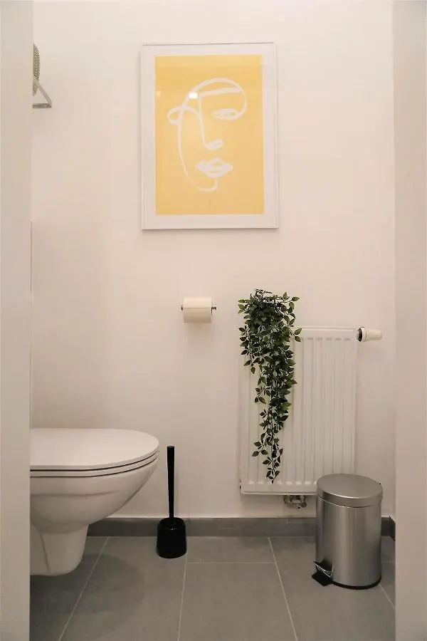 Modern 2Br Apartments - Full Kitchen - Schoenbrunn Area - 15 Mins To City Center Vienna Austria